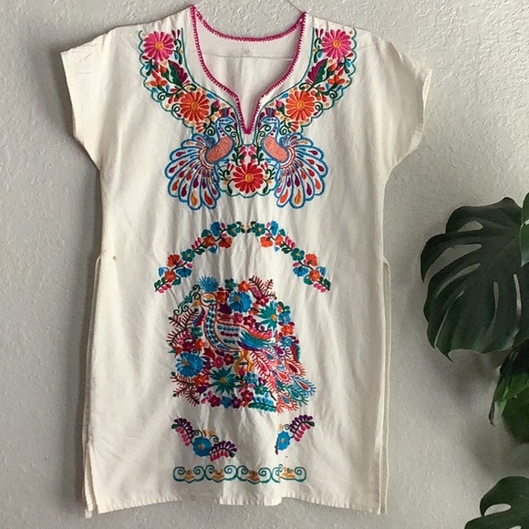 Tops - White and Red Graphic Tunic with Relaxed Fit 100% cotton